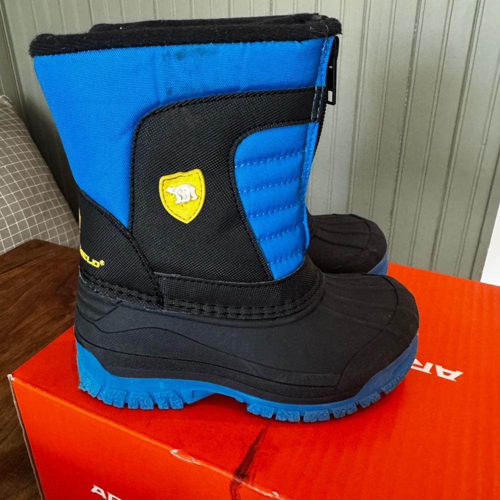 Artic Shield Kids Blue and Black Snow Boots